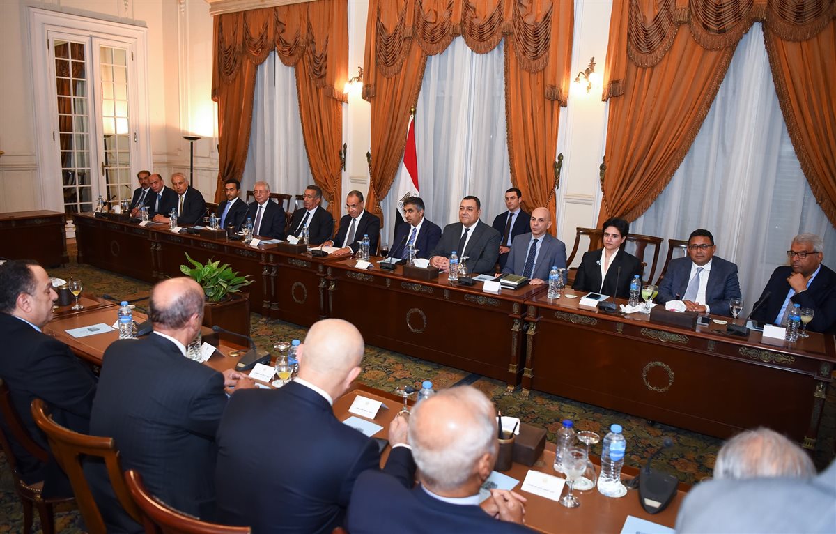 وزير الخارجية والهجرة يلتقي وفد مجلس التعاون المصري الكويتي ويؤكد أهمية تعزيز التعاون الاقتصادي والاستثماري بين البلدين