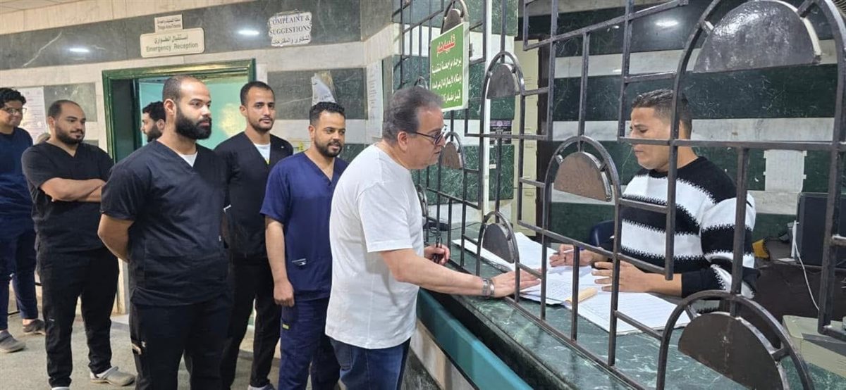 زيارة مفاجئة من وزير الصحة لمستشفى البنك الأهلي