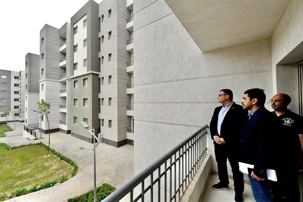جولة وزير الإسكان بمدينة العبور الجديدة