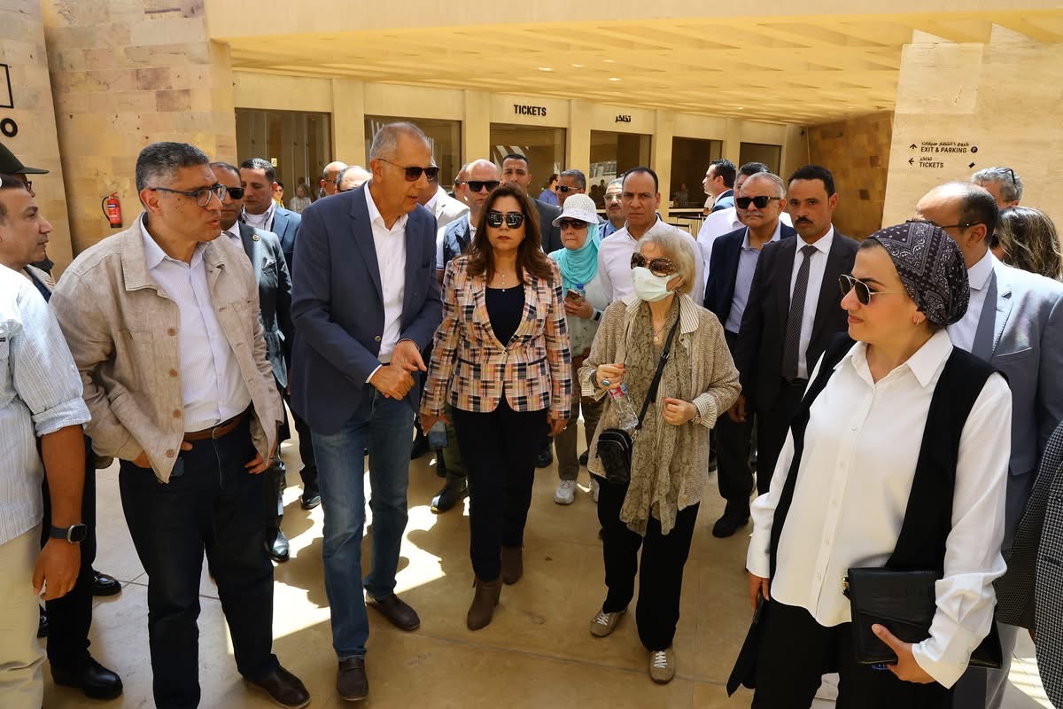 تحسين تجربة الزائرين وتعزيز الترويج السياحي لموقع الأهرامات