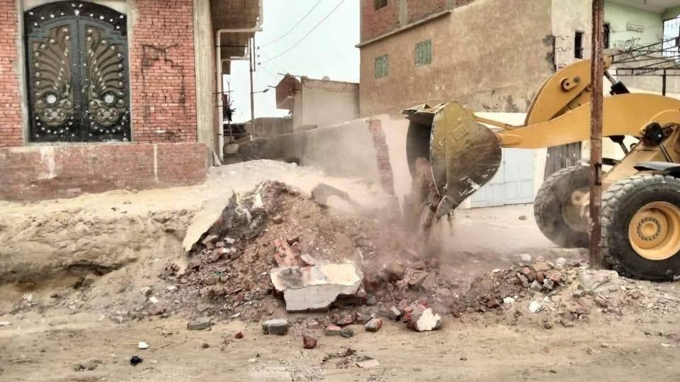 تنفيذ أعمال إزالة المخالفات وتوسعة طريق الحمادات