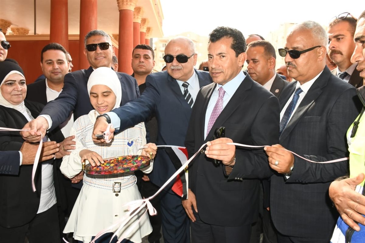 افتتح وزير الشباب والرياضة ومحافظ الجيزة منشآت رياضية جديدة بنادي حدائق الأهرام