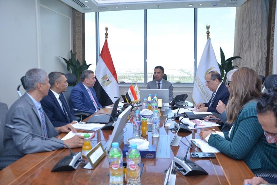 اجتماع وزير التموين مع رئيس مصر للزيوت والصابون لمناقشة خطط تعزيز توافر السلع الأساسية