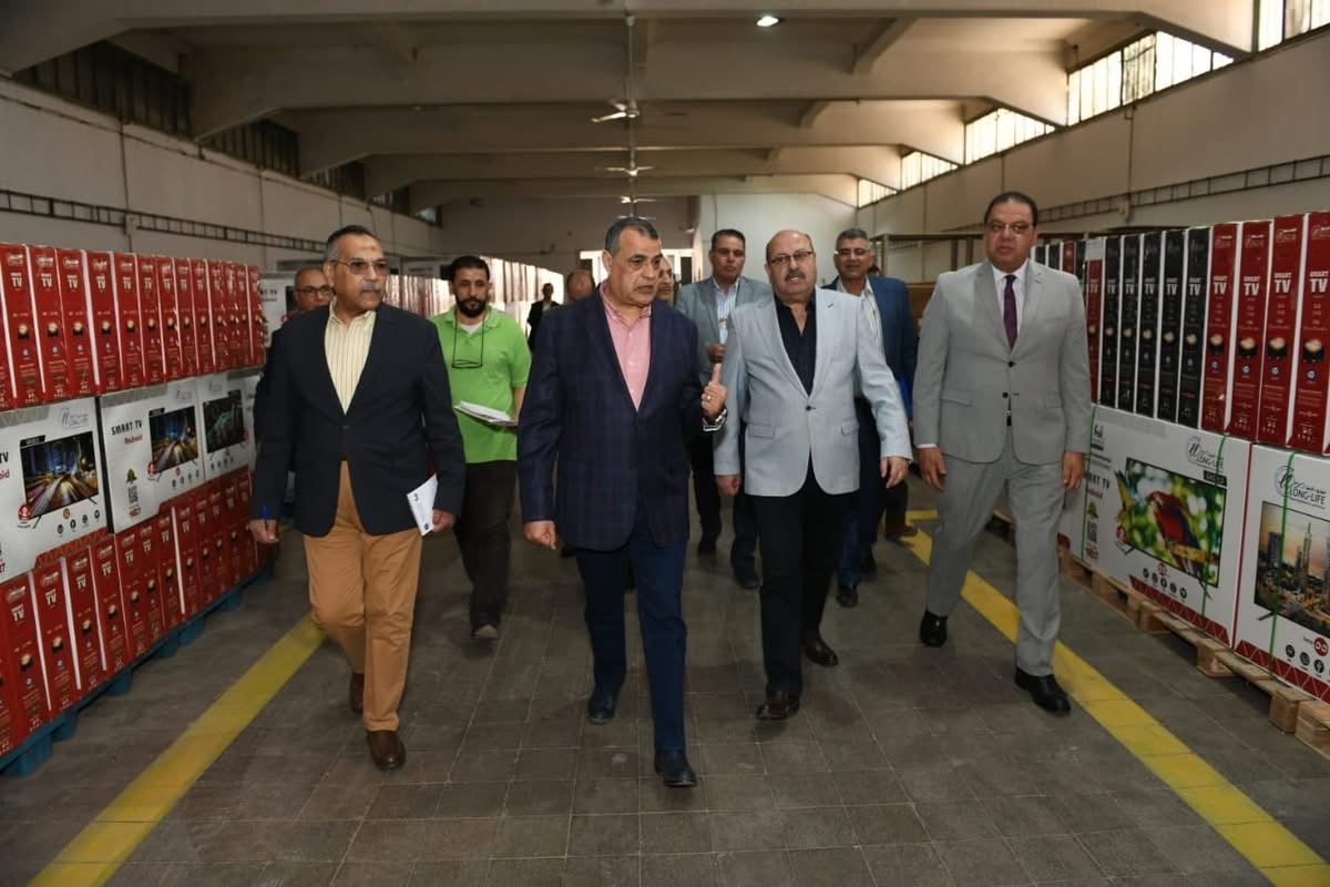 وزير الإنتاج الحربي يجري زيارتين مفاجئتين لمصنع قها للصناعات الكيماوية ومصنع بنها للصناعات الإلكترونية
