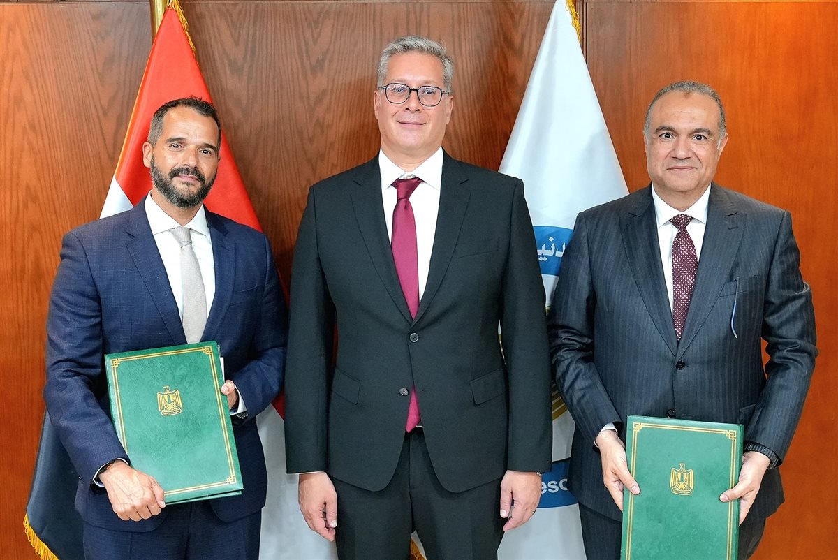 وزارة البترول تعلن توقيع مذكرة تفاهم بين "إيجاس" و"إكسون موبيل" لتطبيق نظام اقتسام الإنتاج الجديد
