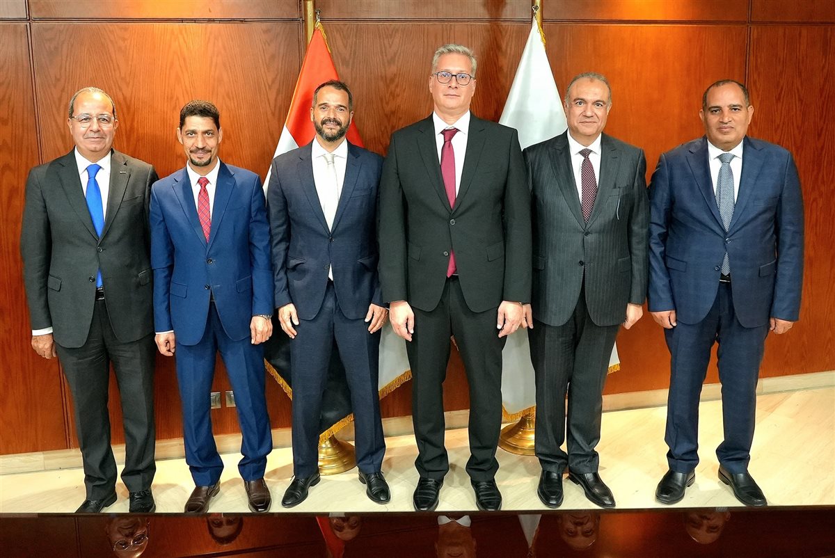 وزارة البترول تعلن توقيع مذكرة تفاهم بين "إيجاس" و"إكسون موبيل" لتطبيق نظام اقتسام الإنتاج الجديد