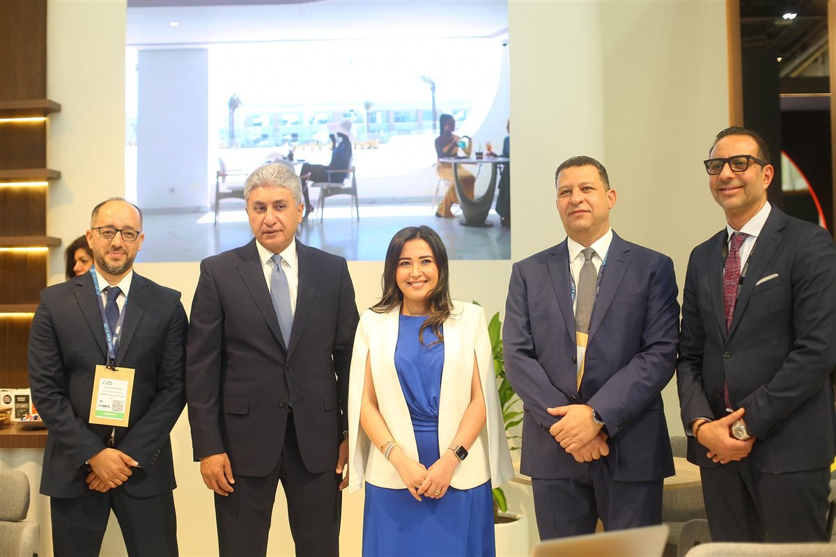 وزير السياحة والآثار يفتتح الجناح المصري بمعرض سوق السفر العربي 2025 بدبي