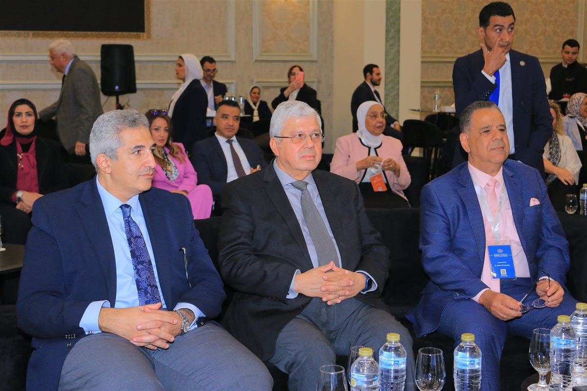 وزير التعليم العالي يشهد ختام مؤتمر نظم الطاقة الذكية بكلية الهندسة جامعة عين شمس ويؤكد أهمية البحث العلمي في الطاقة الجديدة