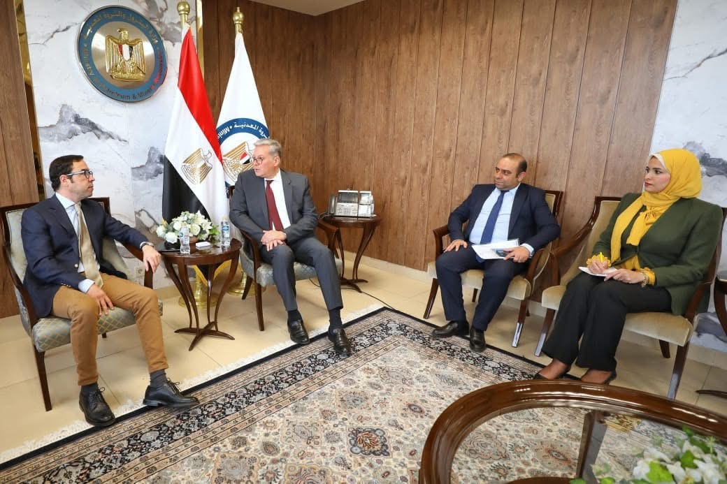 وزير البترول يناقش مع شارد كابيتال تطورات مشروع مجمع البحر المتوسط للبتروكيماويات