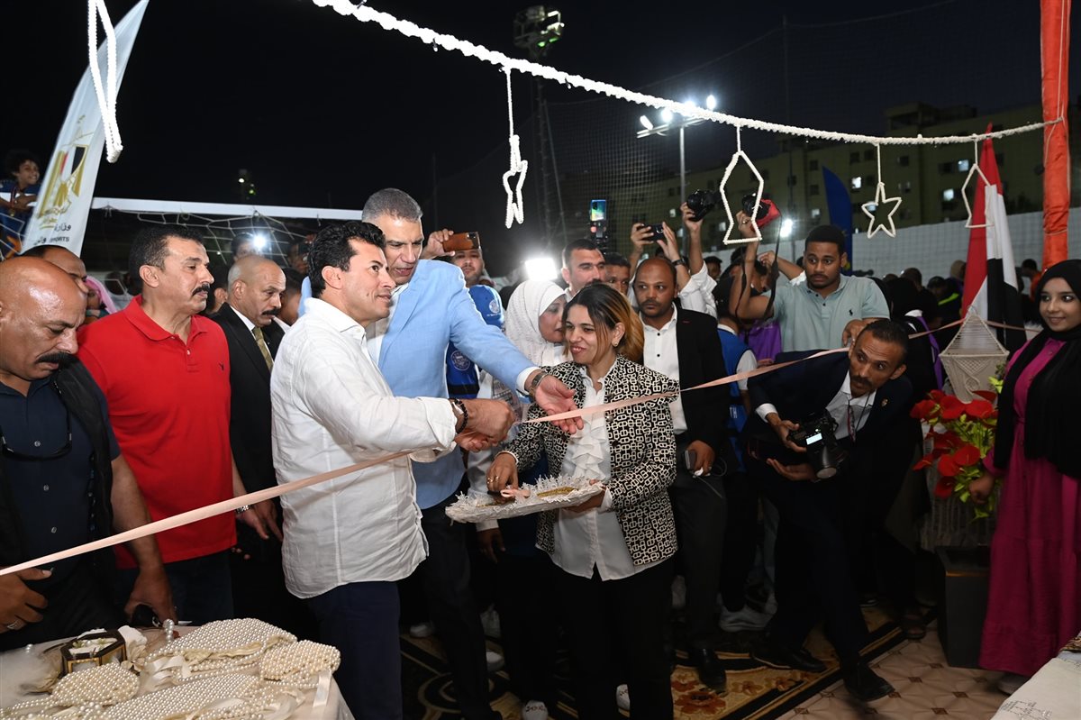 وزير الشباب والرياضة يشهد مهرجان جنوب الصعيد بأسوان بمشاركة 2000 شاب وفتاة ويؤكد دعم الدولة للمواهب وتنمية الانتماء الوطني