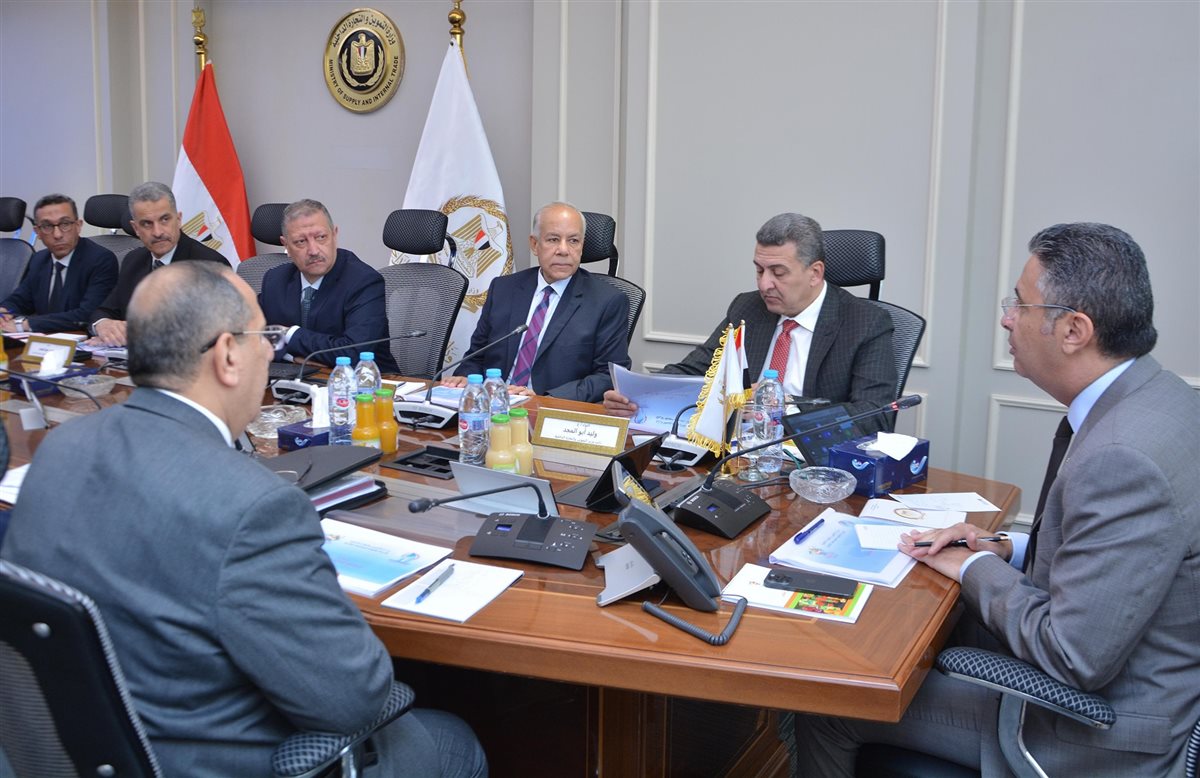 وزير التموين يبحث مع مسؤولي شركة قها رفع كفاءة التشغيل وزيادة الإنتاج وإحياء العلامات التجارية لضمان توافر السلع