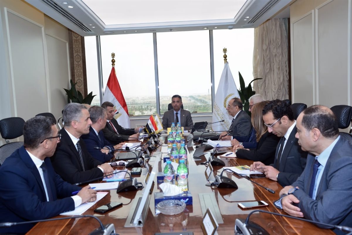 وزير التموين يبحث مع مسؤولي شركة قها رفع كفاءة التشغيل وزيادة الإنتاج وإحياء العلامات التجارية لضمان توافر السلع