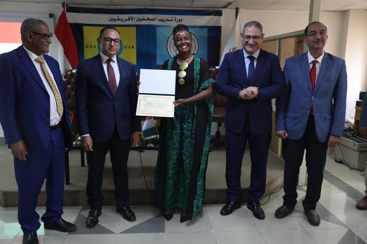 اختتم المجلس الأعلى لتنظيم الإعلام الدورة التدريبية الـ60 للصحفيين الأفارقة، بمشاركة 22 متدربًا من 14 دولة أفريقية و9 صحفيين مصريين