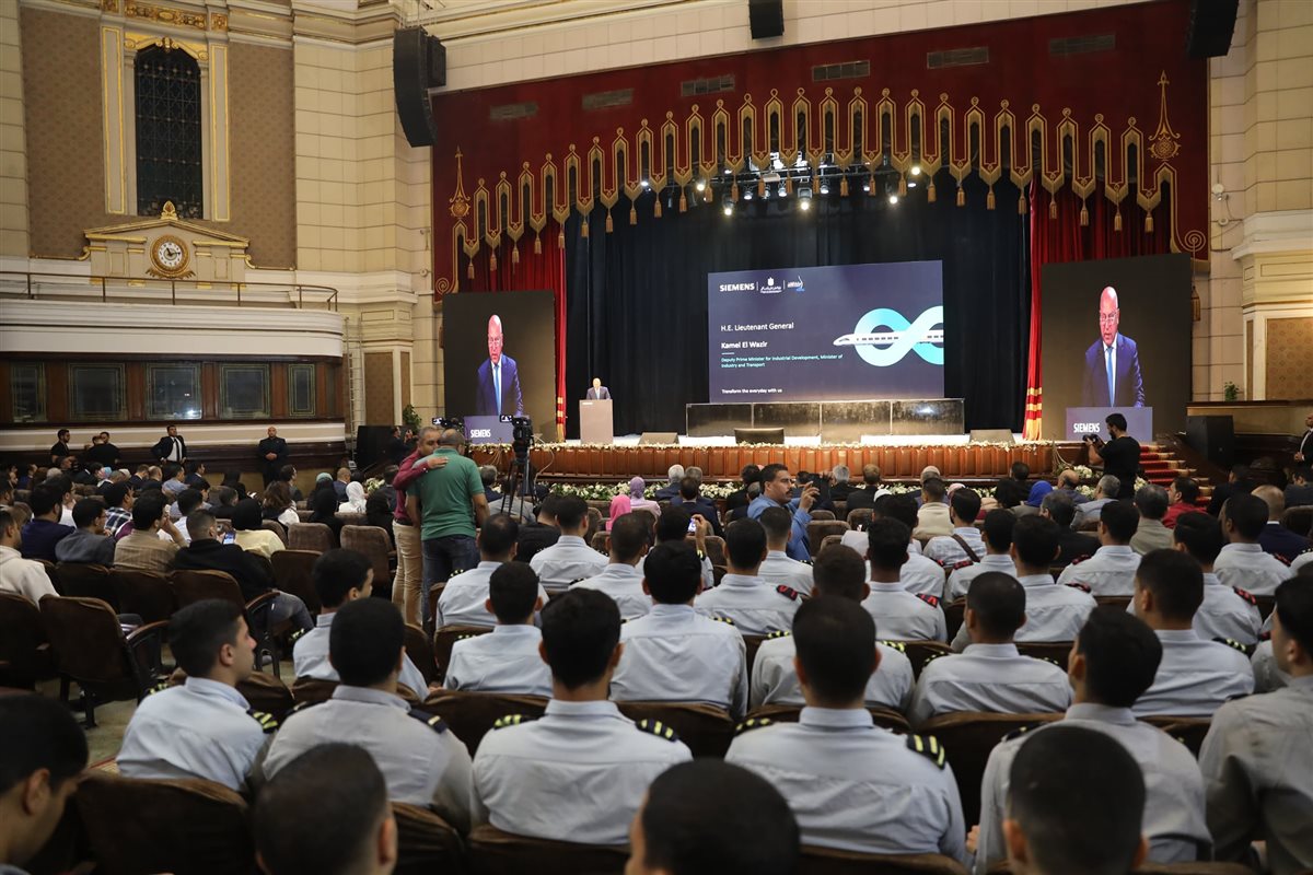 ملتقى "Mobility Talk" ينطلق من جامعة القاهرة بمشاركة وزيري النقل والتعليم العالي وأكثر من 2000 طالب