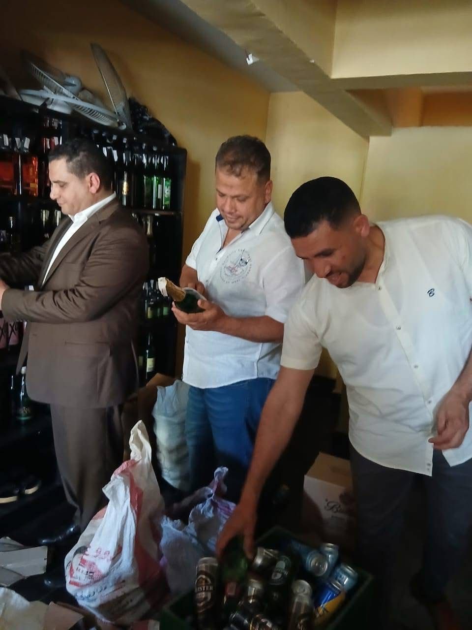 ضبط 7000 زجاجة مشروبات كحولية داخل محل غير مرخص في الشيخ زايد ضمن حملة تموينية مكبرة نفذتها محافظة الجيزة