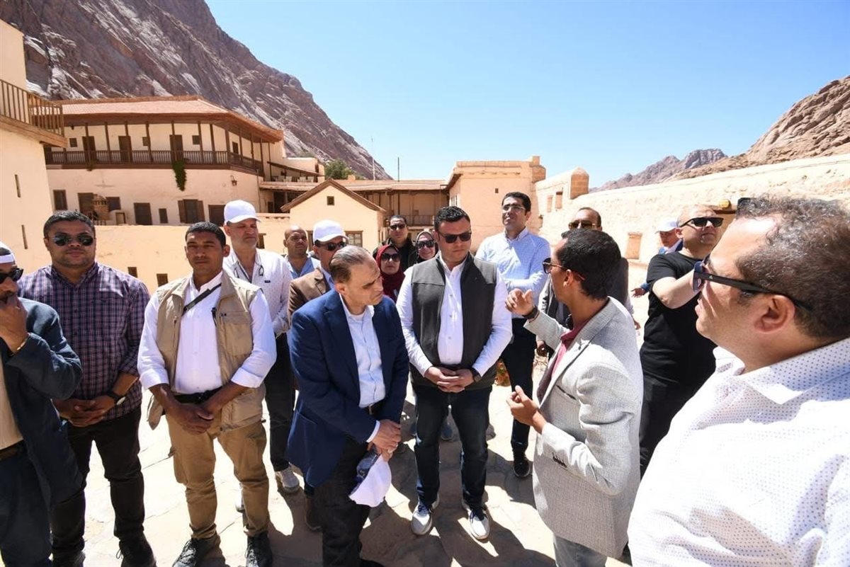 وزير الإسكان خلال جولة دير سانت كاترين