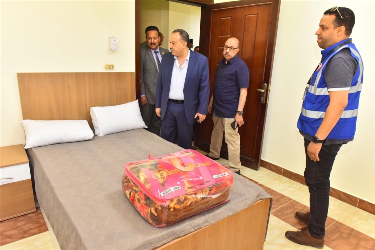 الكوادر الطبية تستعرض تجهيزات الوحدة الحديثة