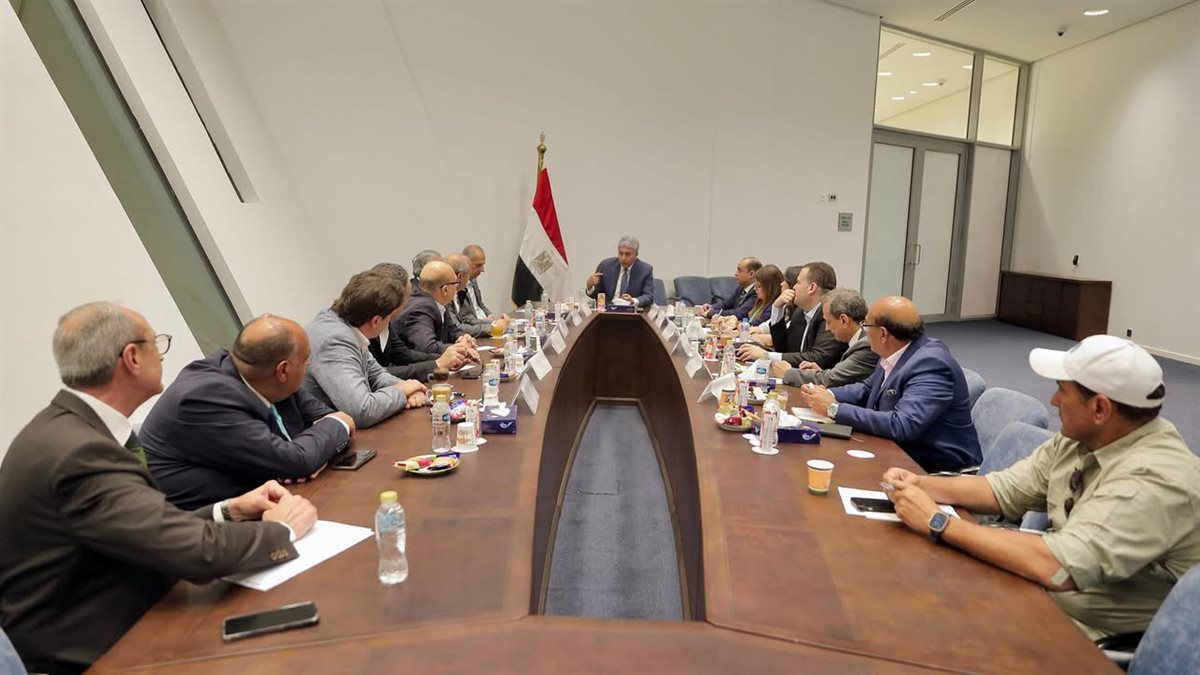 اجتماع لمتابعة تطوير التشغيل التجريبي للخدمات السياحية