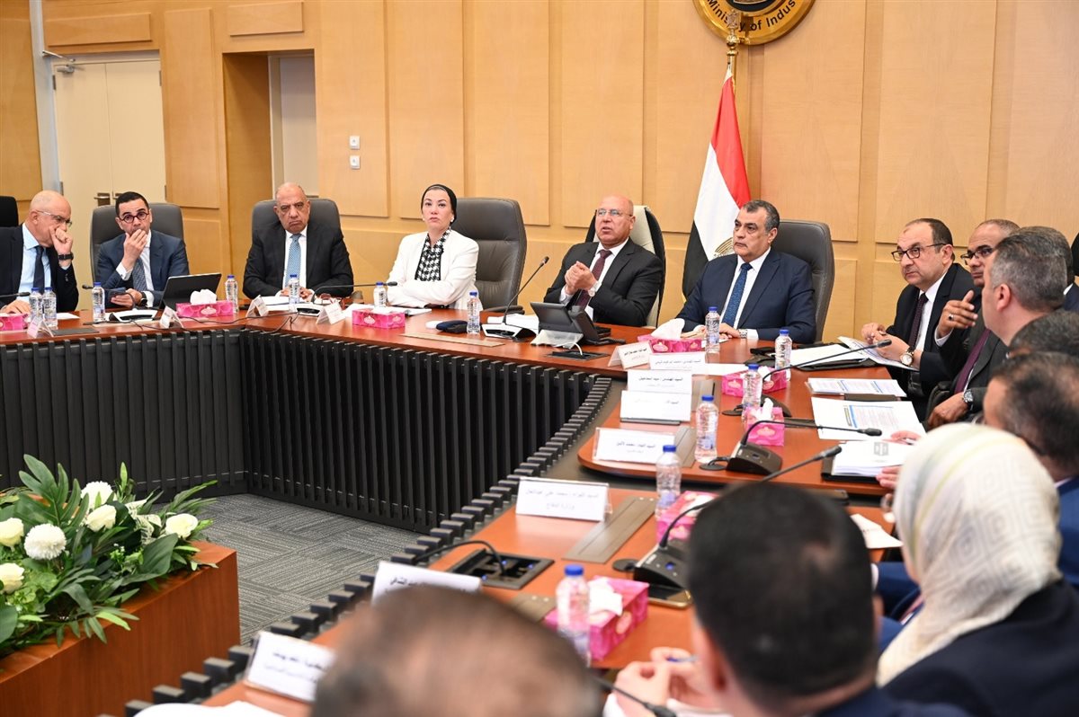 اجتماع وزاري برئاسة كامل الوزير يناقش دعم الشراكات مع القطاع الخاص، تسهيل إجراءات المشروعات الاستراتيجية، حماية الموارد البيئية، وتطوير قطاع التعدين