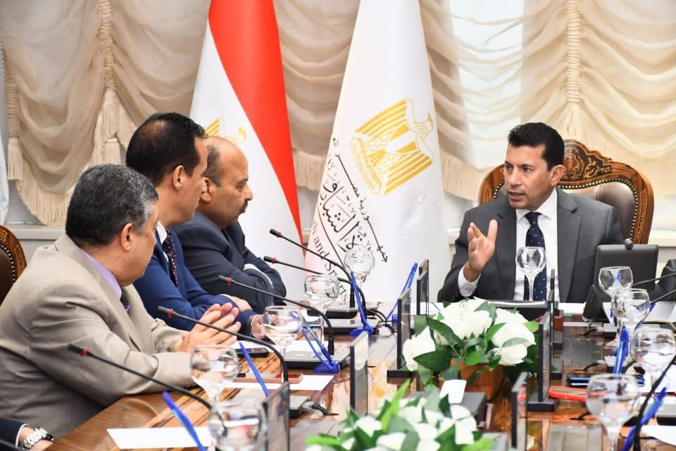 القوافل التعليمية في عامها الثاني عشر تواصل خدمة طلاب قرى حياة كريمة