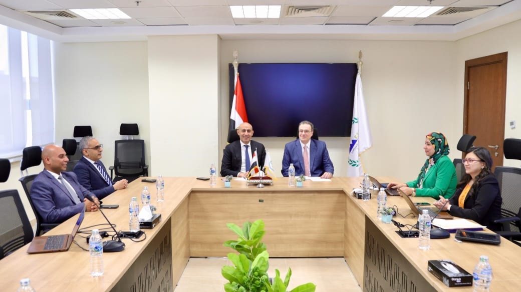 رفع سن التقديم لمسابقة معلم مساعد إلى 45 عامًا وتعديلات في نظام الامتحان لتسهيل الفرص أمام معلمي الحصة، وإطلاق المسابقة في يونيو المقبل رسميًا