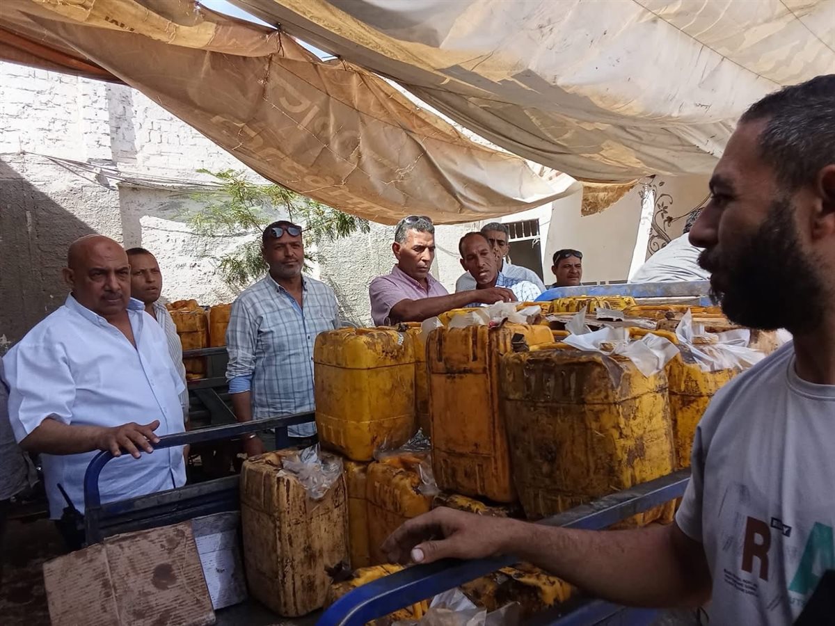 محافظة الجيزة تغلق منشأة مخالفة لإعادة تدوير زيوت الطعام