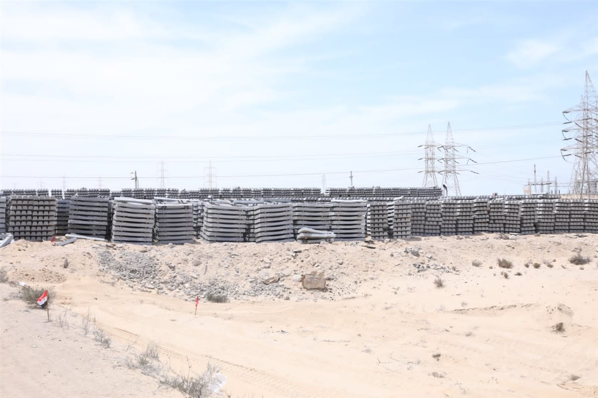 متابعة تنفيذ مشروع إنشاء خط سكة حديد يربط بئر العبد بالعريش ورأس النقب بطول 341 كم ضمن خطة التنمية الشاملة في سيناء