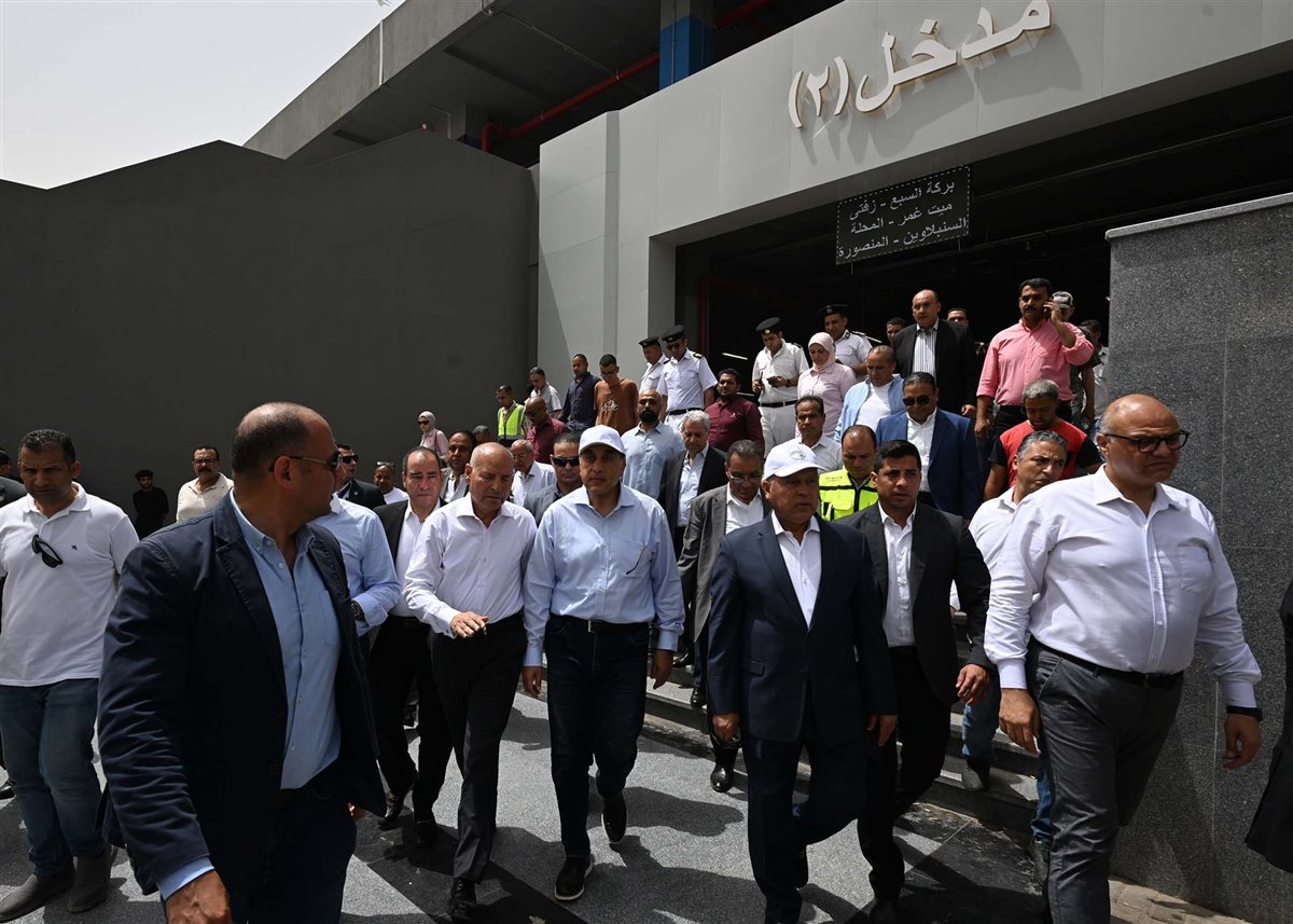 رئيس الوزراء يتفقد موقف السلام الجديد ضمن جولة ميدانية لمتابعة تشغيل الأتوبيس الترددي ويشدد على استدامة تشغيله الحضاري ومنع عودة العشوائية