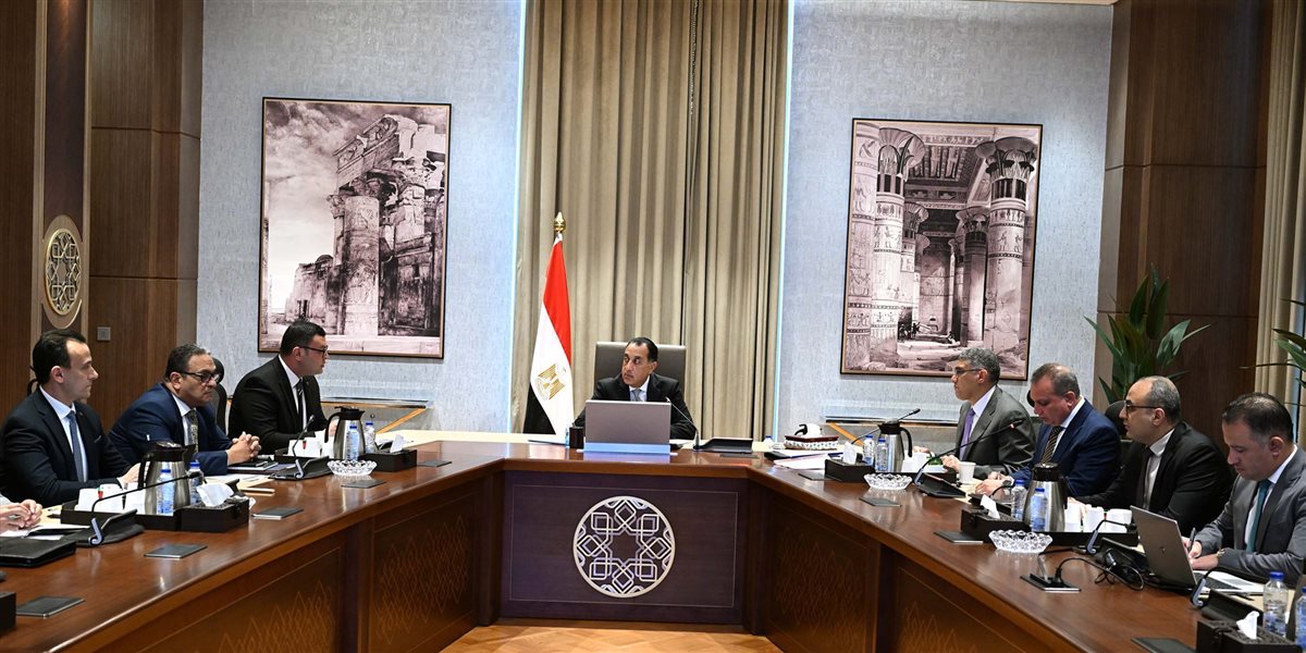 رئيس الوزراء يتابع أعمال تطوير أرض مطار إمبابة ومنطقة عزيز عزت والكيت كات، ويؤكد على تنفيذ رؤية عمرانية شاملة وتحسين الخدمات