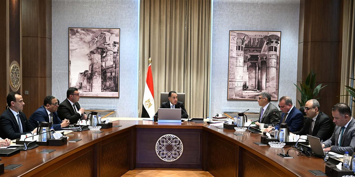 رئيس الوزراء يتابع أعمال تطوير أرض مطار إمبابة ومنطقة عزيز عزت والكيت كات، ويؤكد على تنفيذ رؤية عمرانية شاملة وتحسين الخدمات