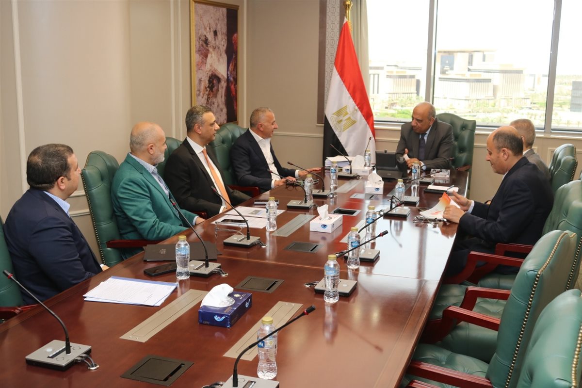 وزير الكهرباء يبحث مع "السويدي إليكتريك" تطورات مشروعات إنتاج ونقل وتوزيع الكهرباء ويؤكد دعم القطاع الخاص لمواجهة سرقات التيار