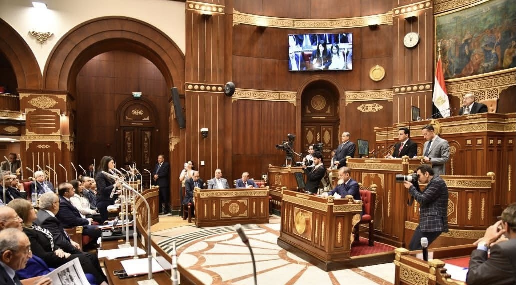 البرلمان يناقش قانون التنمية الاقتصادية بحضور وزير الشئون النيابية ووزيرة التخطيط