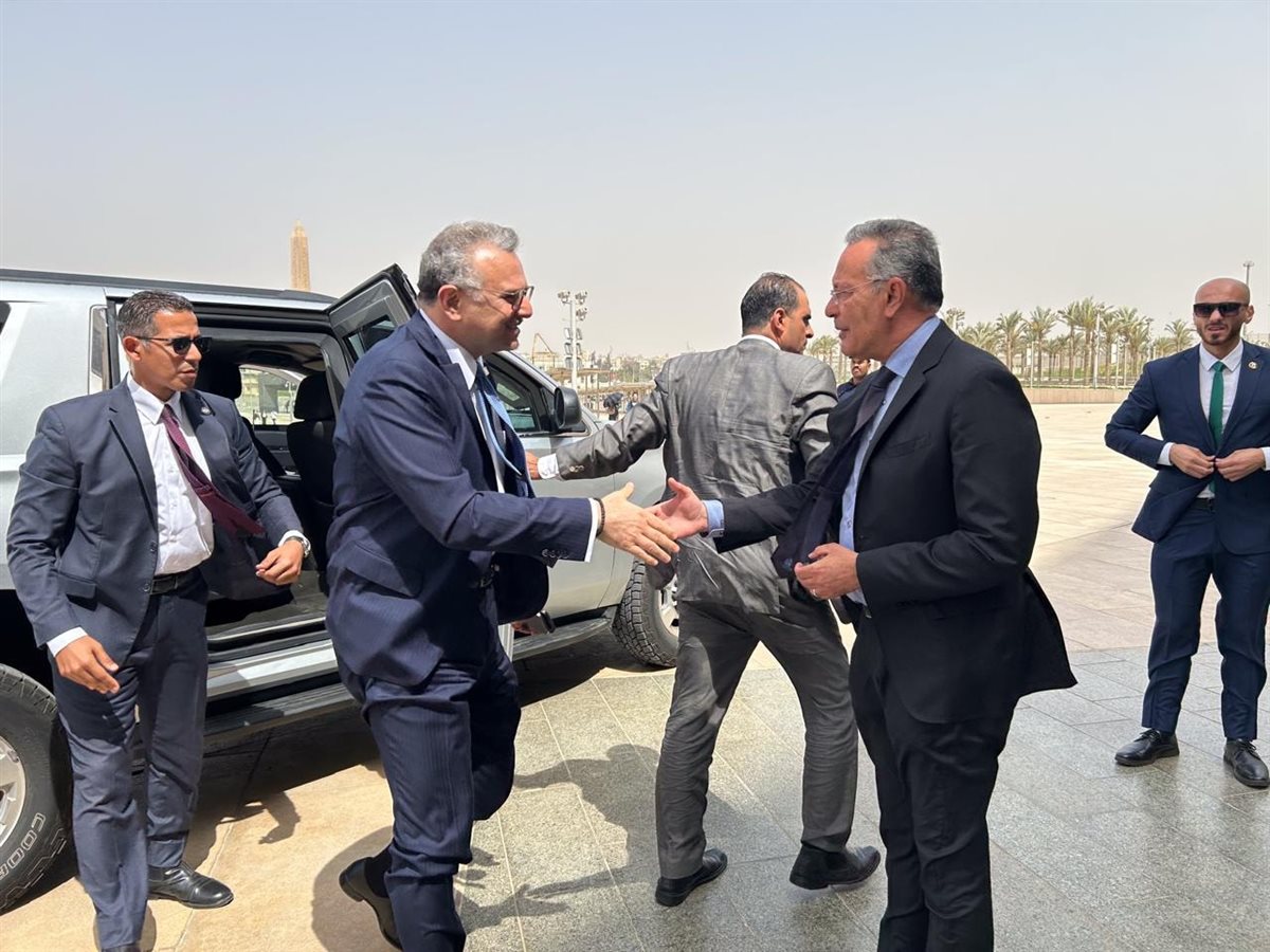 المتحف المصري الكبير يستقبل مسعد بولس كبير مستشاري الرئيس الأمريكي في زيارة رسمية تعكس أهمية العلاقات الثقافية بين مصر والولايات المتحدة