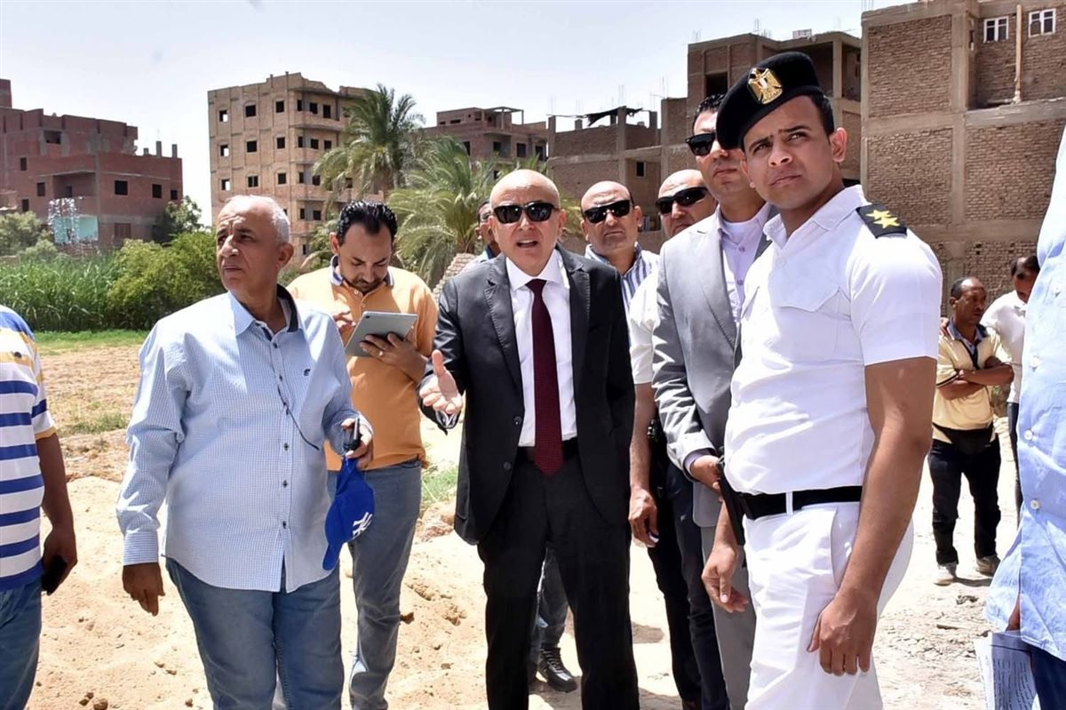 محافظ الأقصر يقود حملة إزالة تعديات في إسنا ضمن الموجة 26، ويوجه بهدم مبانٍ مخالفة على أراضٍ زراعية وتحريز مواد البناء