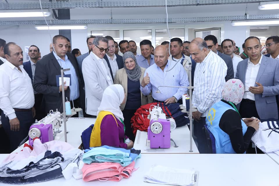 كامل الوزير يتابع نسب تنفيذ مشروعات استراتيجية بالصعيد