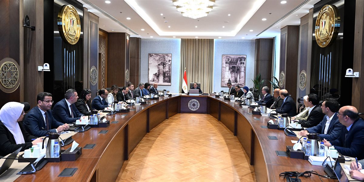 اجتماعًا موسعًا لاستعراض تحديات قطاع الحديد والصلب