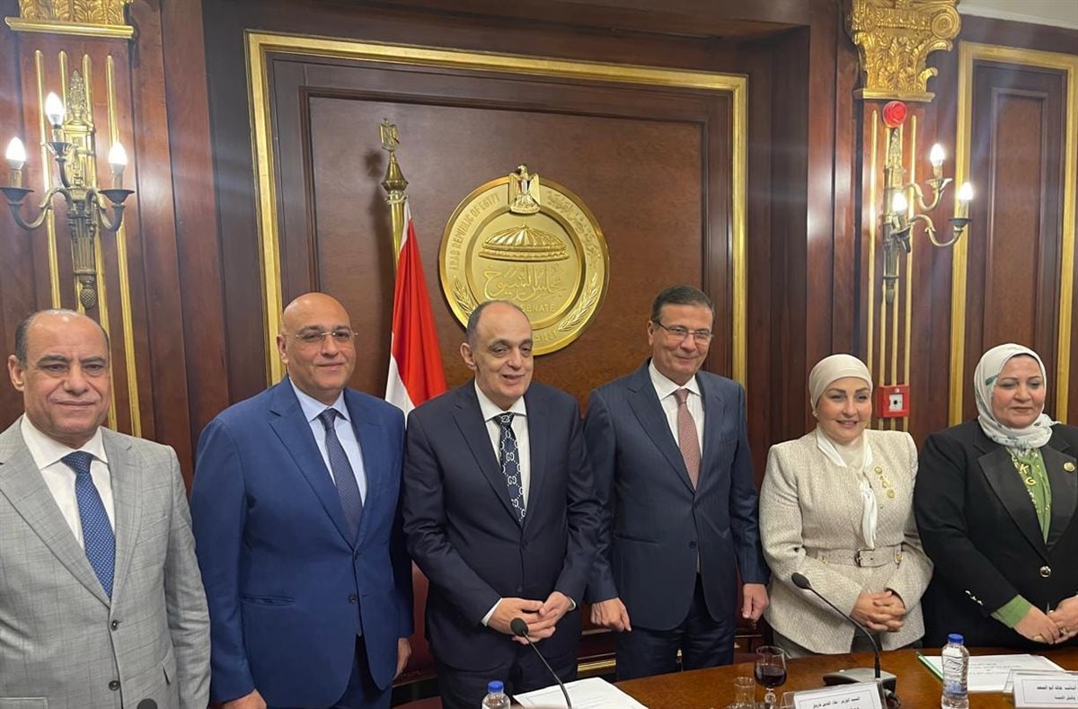متابعة جهود دعم مشروعات الشباب والمرأة