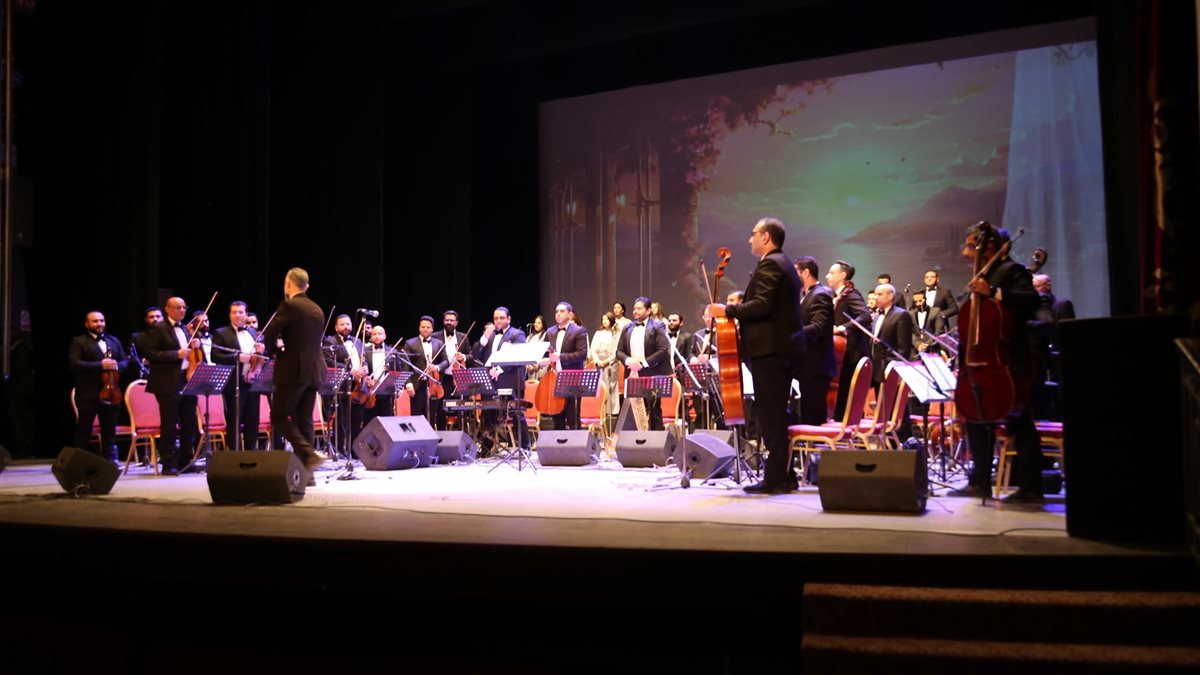 وزير الثقافة يشهد عرضًا فنيًا لأوبرا الإسكندرية ويشيد بالأداء الفني