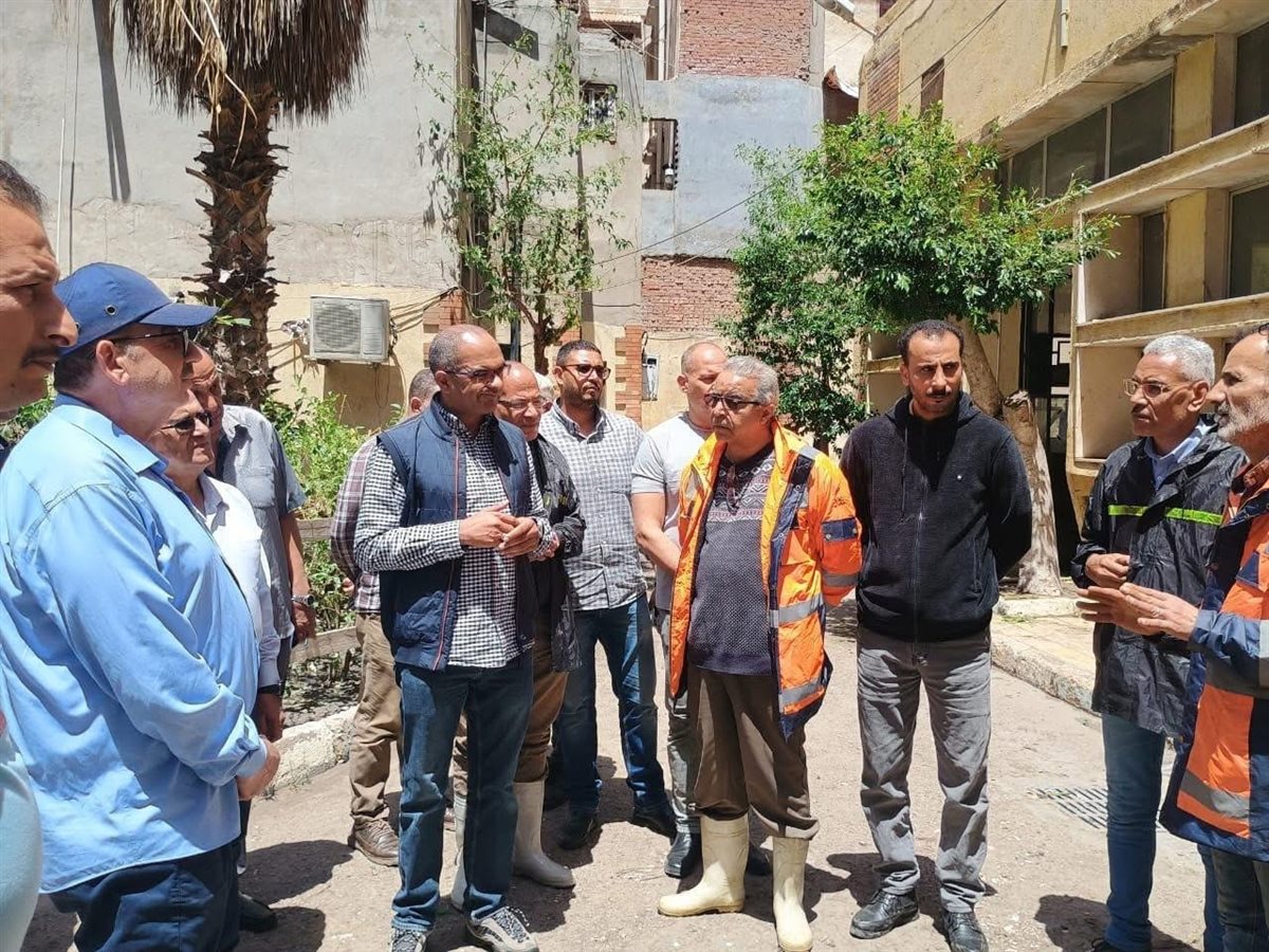 نائب وزير الإسكان يتابع آثار العاصفة في الإسكندرية