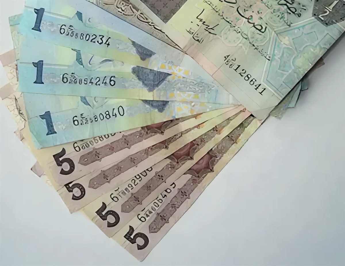 يشهد الاقتصاد الليبي انهيارًا ماليًا خطيرًا في 2025 مع عجز يتجاوز 200 مليار دينار