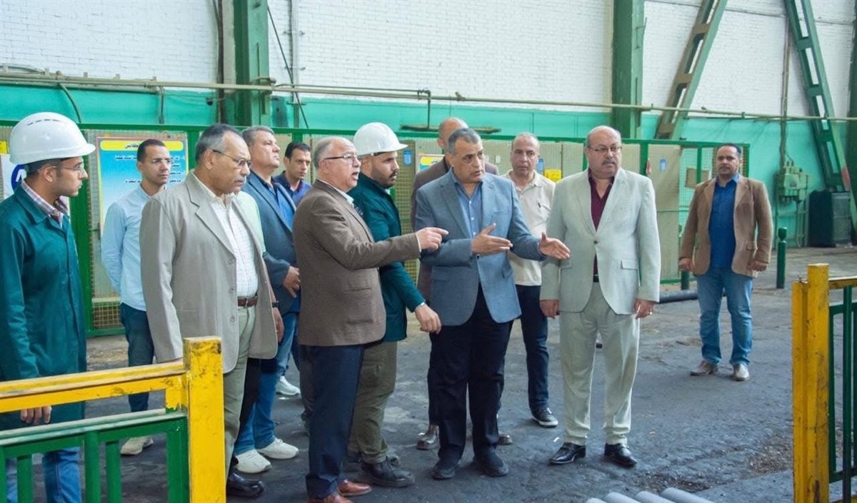 وزير الإنتاج الحربي يزور مصنع 99 الحربي بحلوان