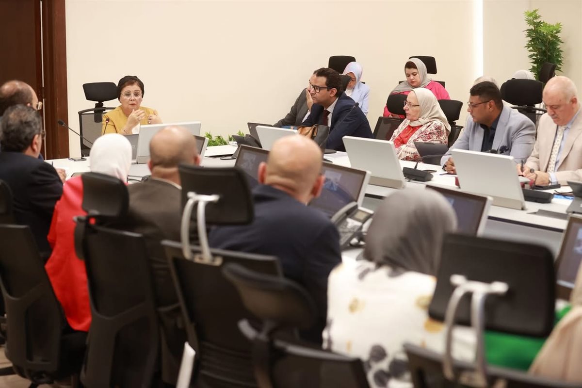 نائب وزير الصحة تناقش خطة عاجلة لتحسين مؤشرات السكان