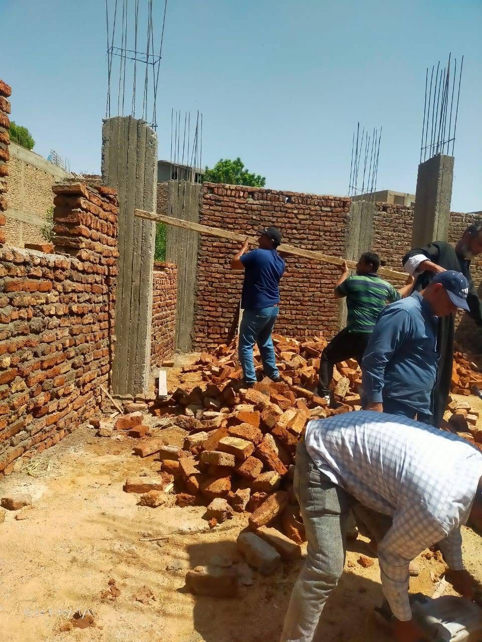 إزالة التعديات في إسنا