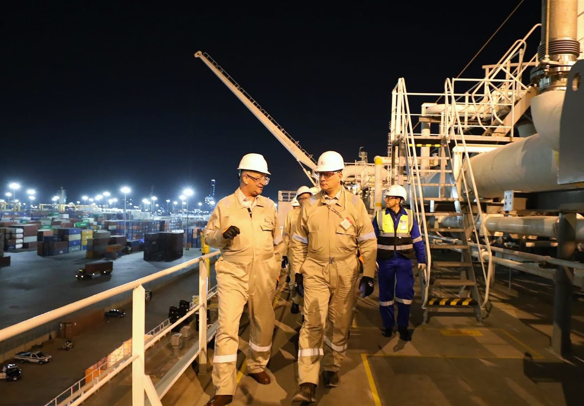 وزير البترول يتفقد تجهيز سفينة التغييز “Energos Power” بميناء الإسكندرية