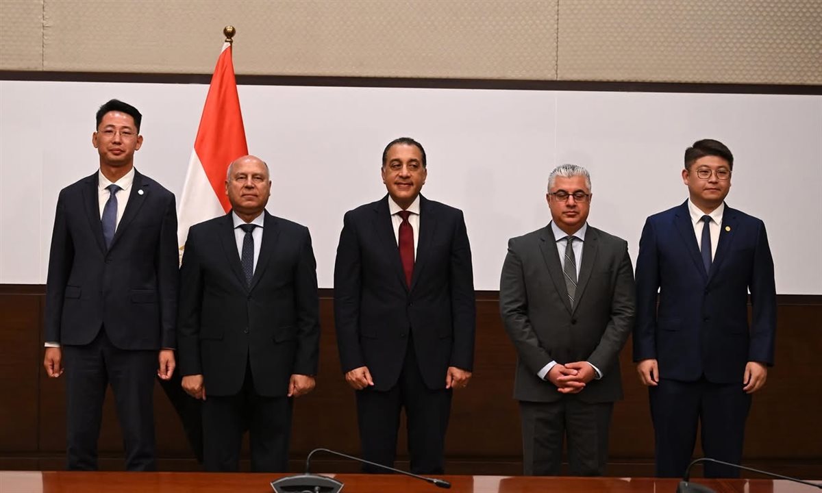 انطلاق مشروع ضخم لتصنيع مستلزمات الطاقة الشمسية