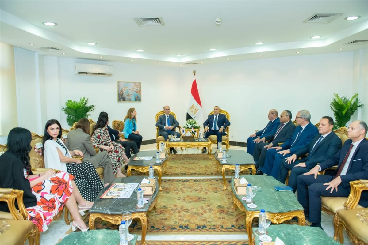 وزير الإنتاج الحربي يستقبل رئيس وزراء صربيا بمصنع 300 الحربي