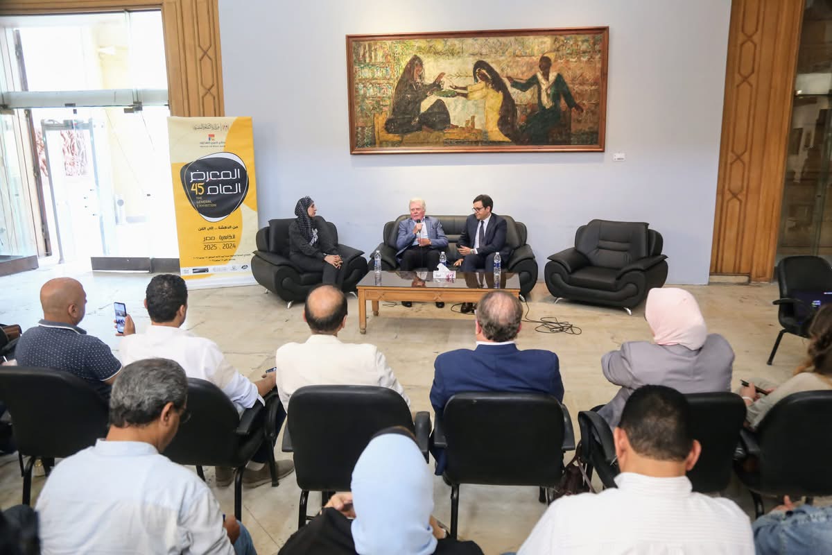 وزير الثقافة وحسين فهمي يناقشان تلاقي الفن التشكيلي والسينما