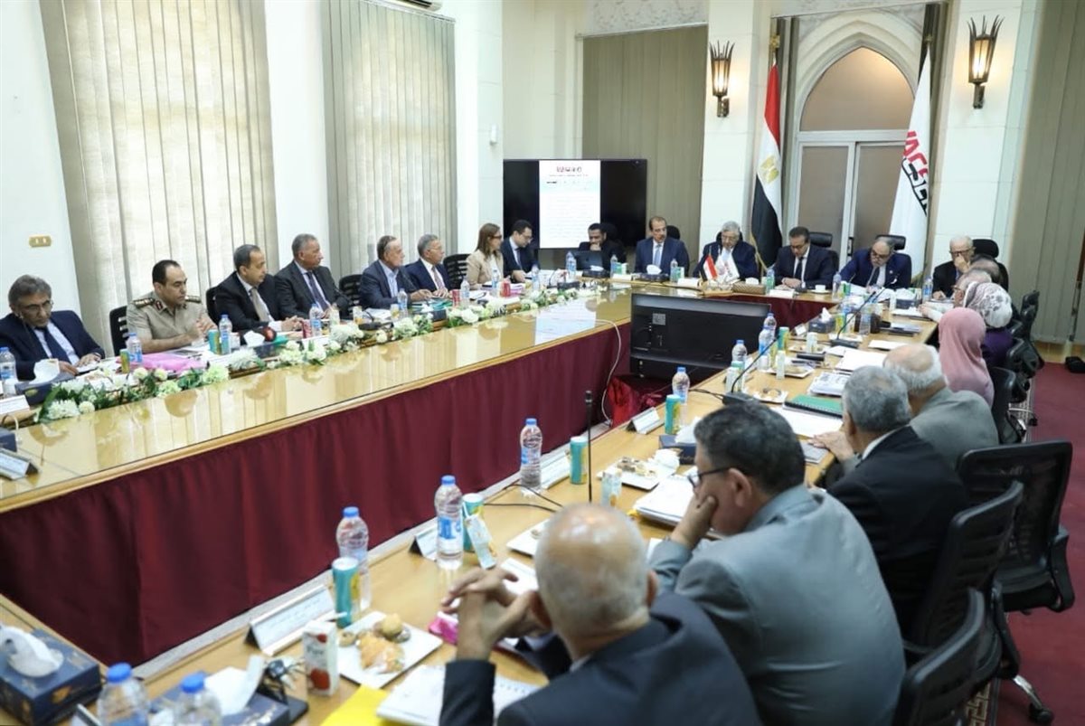خالد عبدالغفار يناقش ميزانية ڤاكسيرا وخطط تطوير صناعة اللقاحات