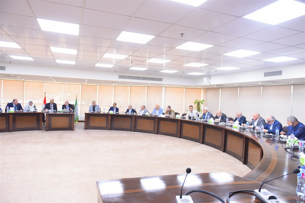 وزير العمل يبحث مع اتحاد المقاولين تفعيل التعاون في ملفات العمالة غير المنتظمة