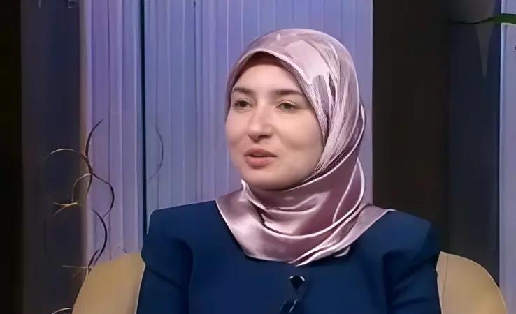 إيمان أبو قورة تدعو لضبط النفس بالحوار